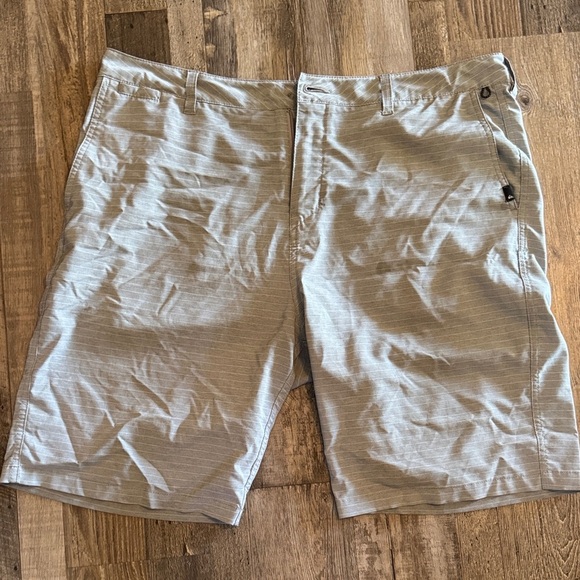 Quiksilver Light Gray Men's Flat Front Shorts - Picture 1 of 6